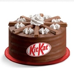 Kitkat Yum Cake