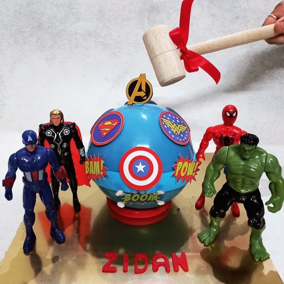 Avengers Ultimate Pinata