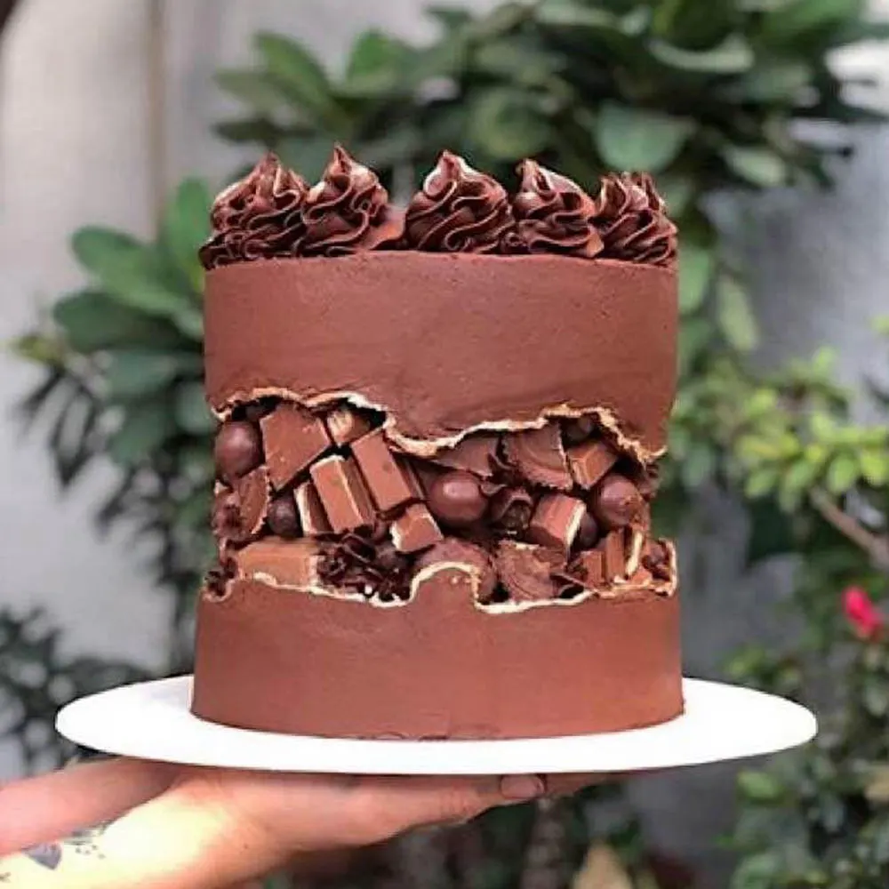 Cracked faultline chocolate cake